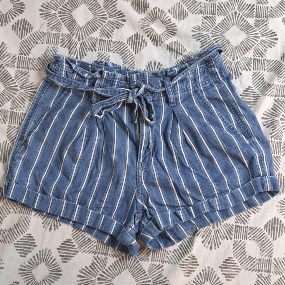 American Eagle striped cotton chambray belted cuffed shorts sz2